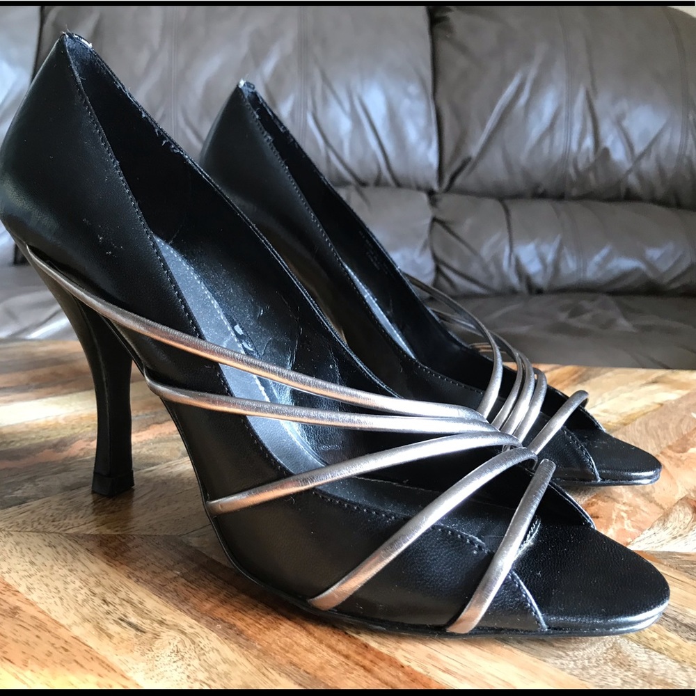 10M Black high heels
